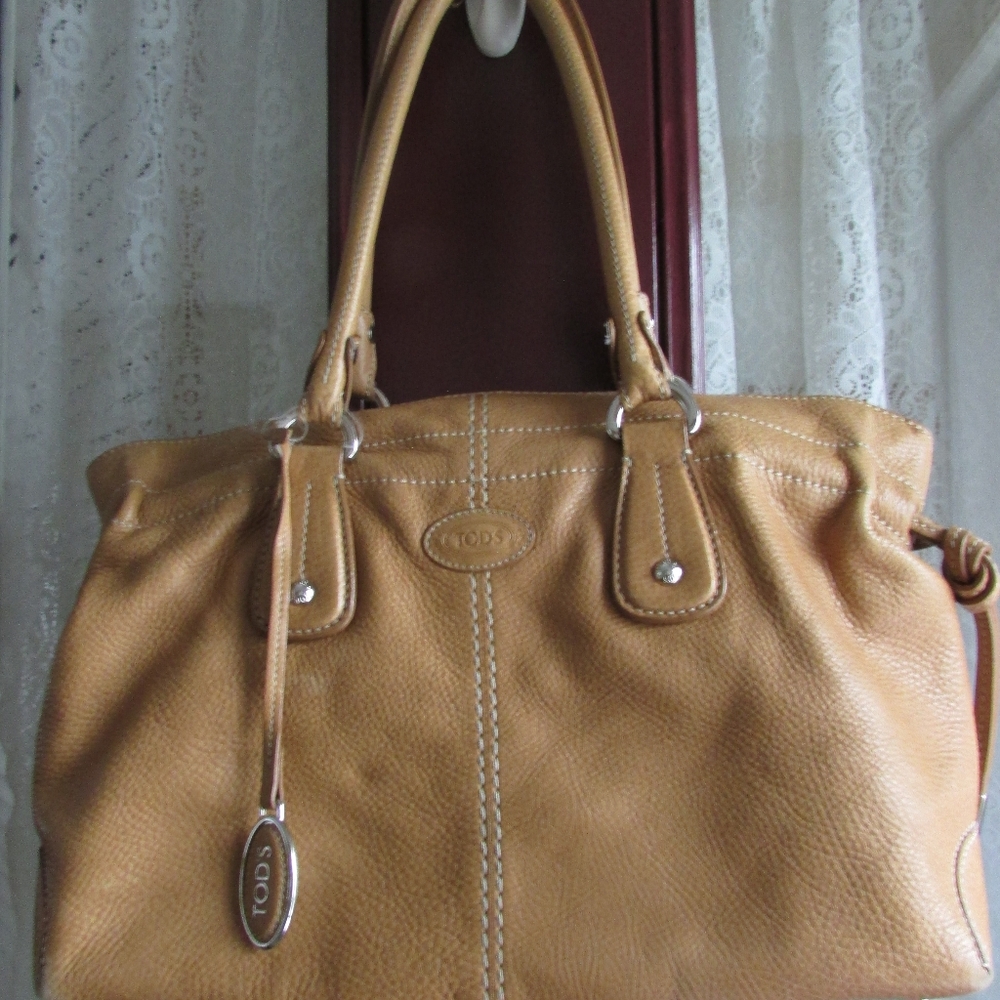 Tod's Tan Pebbled Leather Tote